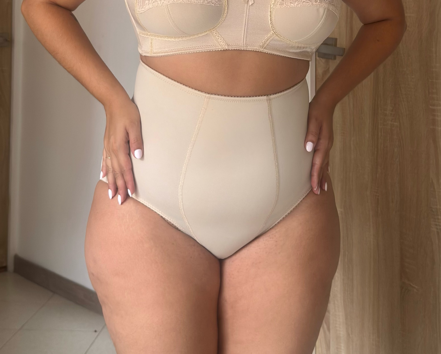 Panty a la cintura, levanta cola, ref. Martha